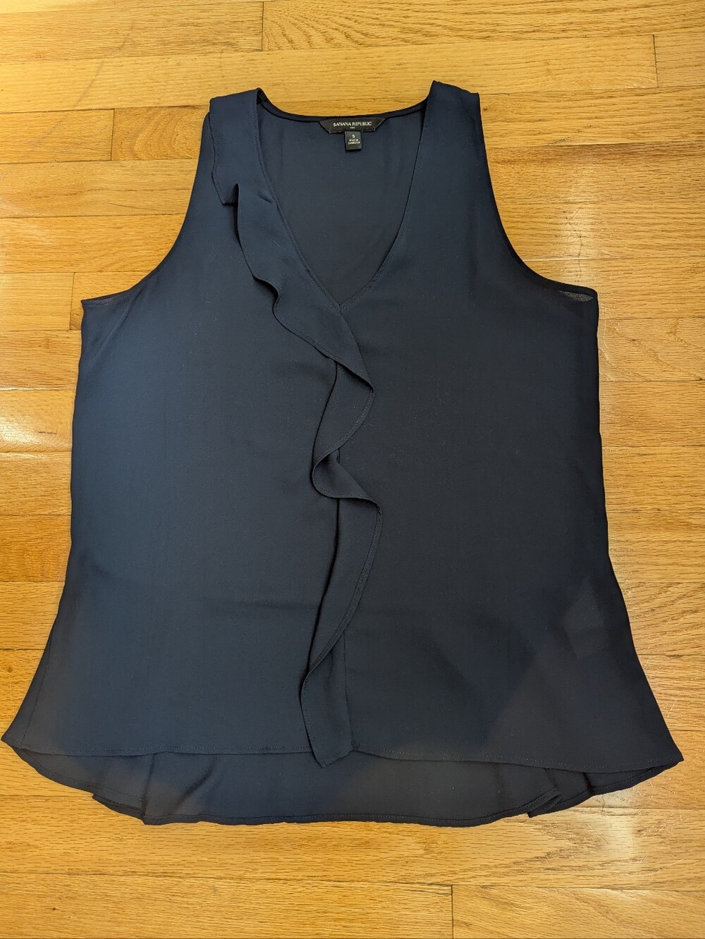 🌻BANANA REPUBLIC🌻 NAVY BLUE SLEEVELESS BLOUSE w/CENTER RUFFLE, SMALL, LIKE NEW